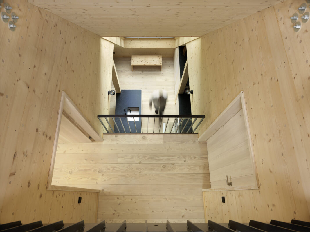 Modernes Holzhaus an der Schlei Innenansicht von Holzbau Mojen - Aussenansichten - Thoma Holz100 