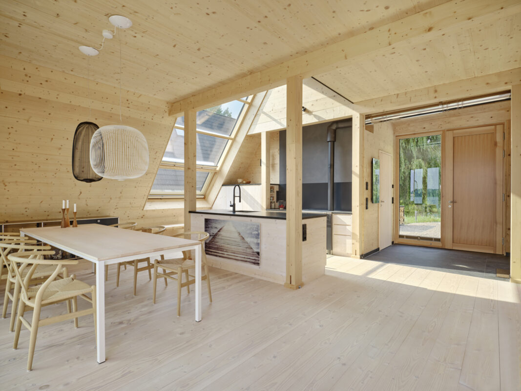 Modernes Holzhaus an der Schlei Innenansicht von Holzbau Mojen - Aussenansichten - Thoma Holz100 