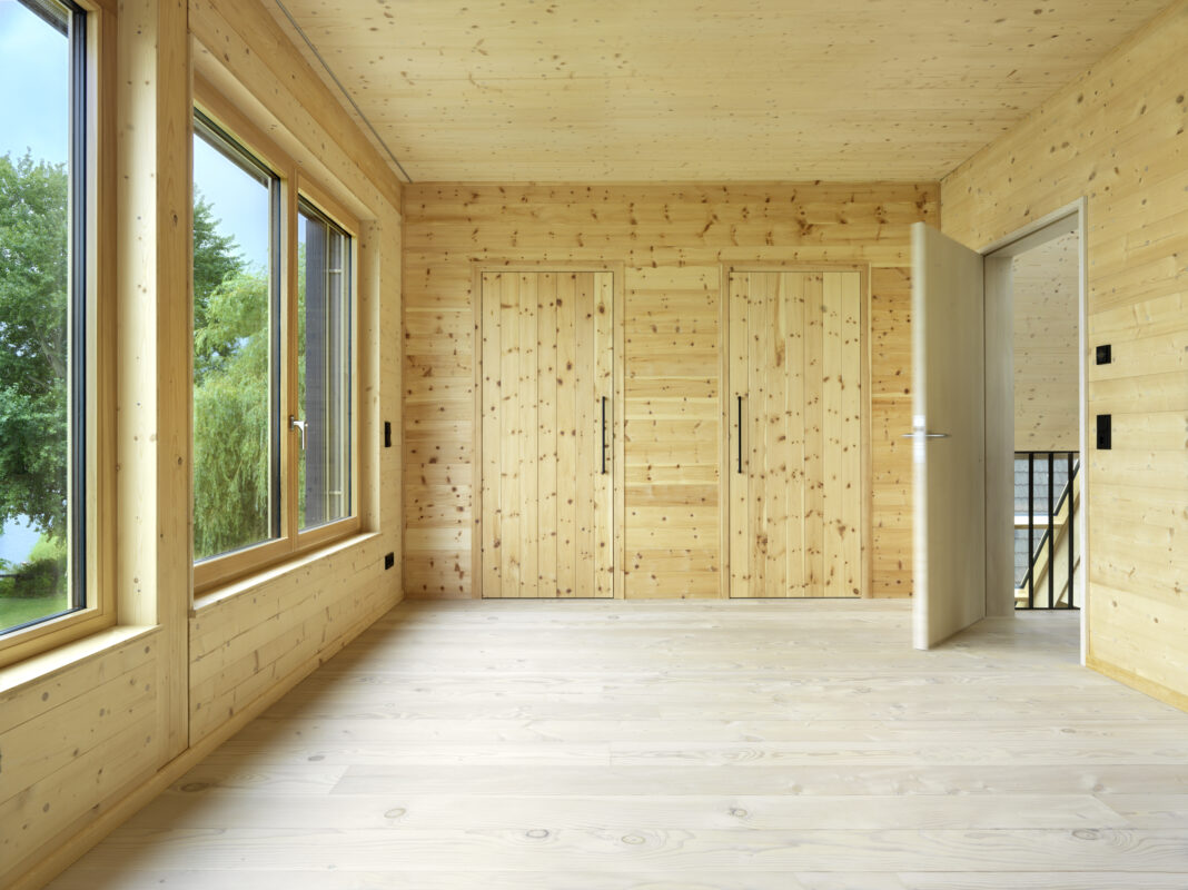 Modernes Holzhaus an der Schlei Innenansicht von Holzbau Mojen - Aussenansichten - Thoma Holz100 