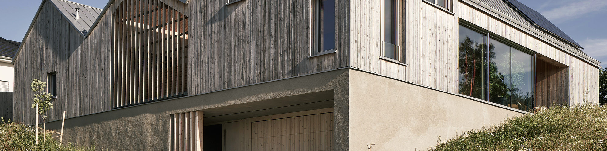 Modernes Holz100 Haus mit vergrauter Fassade - Thoma Holz100