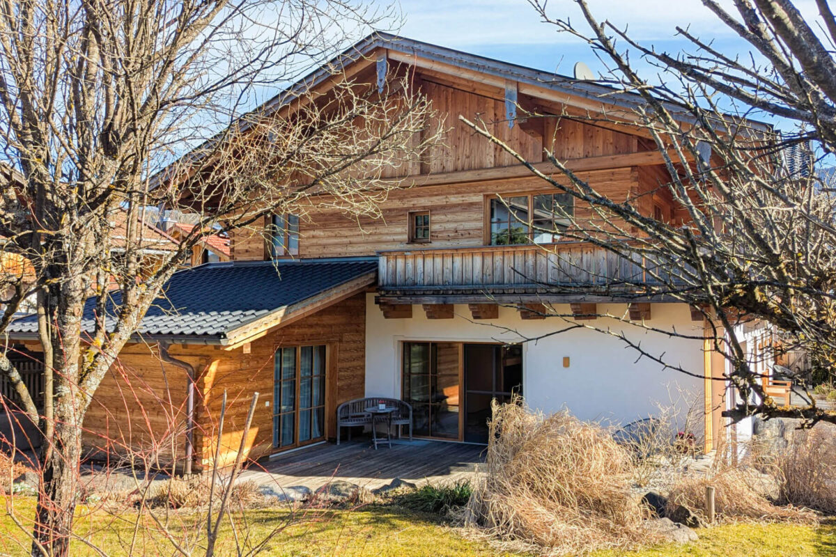Holz100 Wohlfühlhaus in ruhiger Seitenstrasse in Oberammergau - Thoma Holz100 