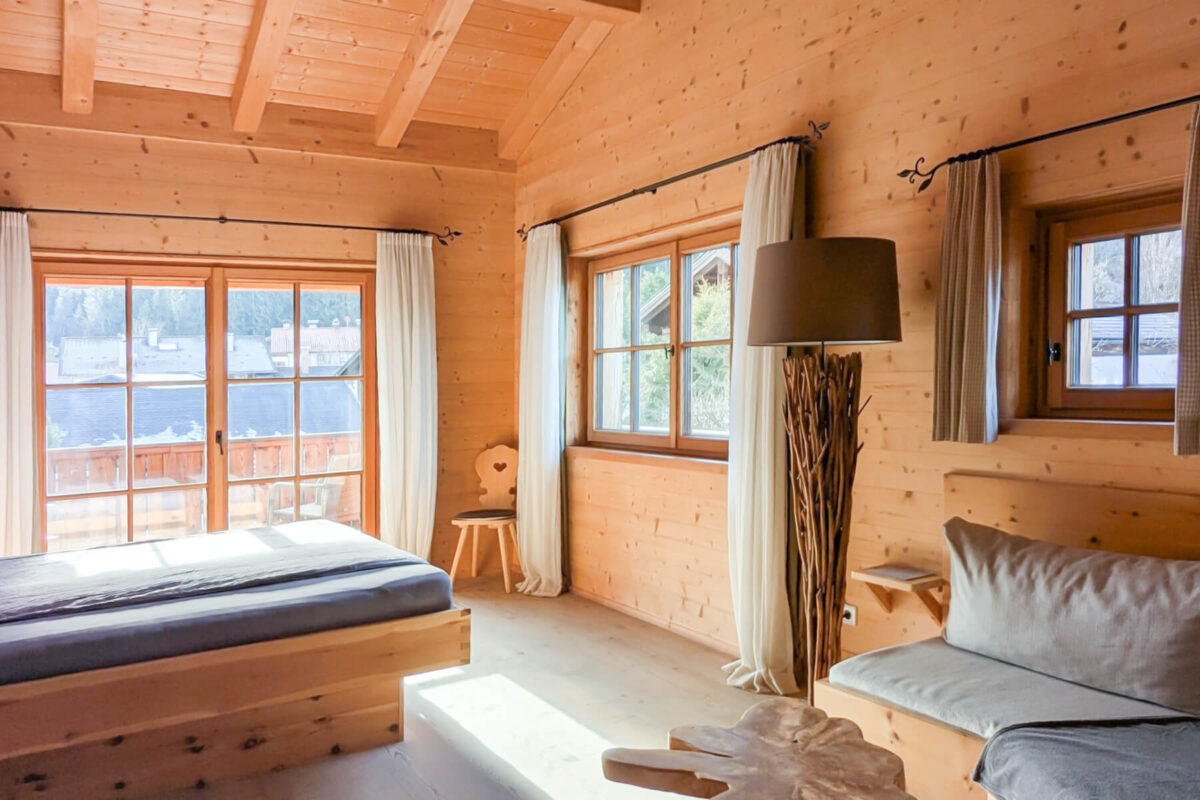 Holz100 Wohlfühlhaus in ruhiger Seitenstrasse in Oberammergau - Thoma Holz100 