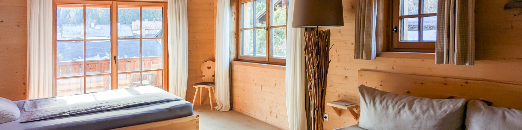 Holz100 Wohlfühlhaus in ruhiger Seitenstrasse in Oberammergau - Thoma Holz100