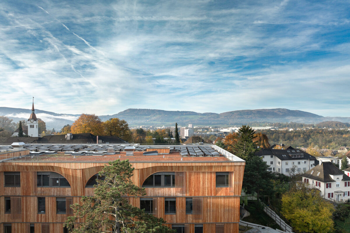 Europas erstes Klinikgebäude in Massivholzbauweise - Thoma Holz100 