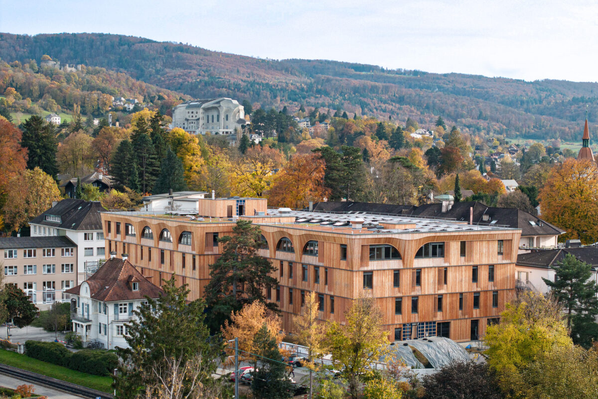 Europas erstes Klinikgebäude in Massivholzbauweise - Thoma Holz100 