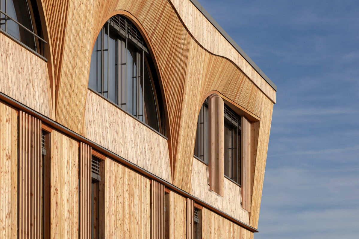 Europas erstes Klinikgebäude in Massivholzbauweise - Thoma Holz100 