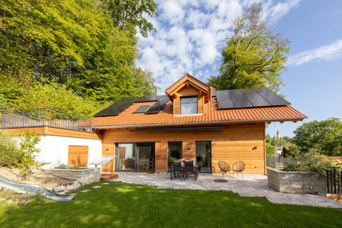 Holz100 Haus in anspruchsvoller Hanglage - Thoma Holz100 