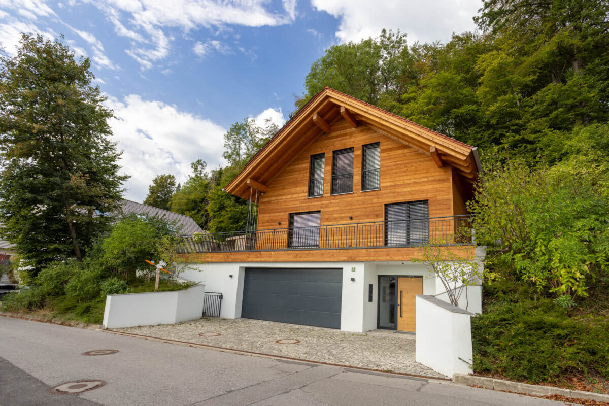 Holz100 Haus in anspruchsvoller Hanglage - Thoma Holz100 