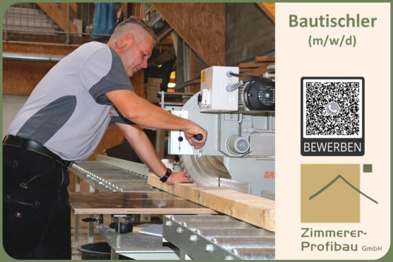 Das Bild zeigt einen Mitarbeiter des Thoma Partner Unternehmens bei der Arbeit. Das Bild ist Teil einer Stellenanzeige für Bautischler (m/w/d) des Thoma-Partnerunternehmens. - Interesse an einem Job bei uns ? - Thoma Holz100